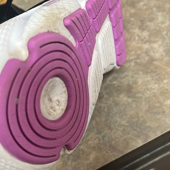 Under armor, tennis shoes - Picture 6 of 8